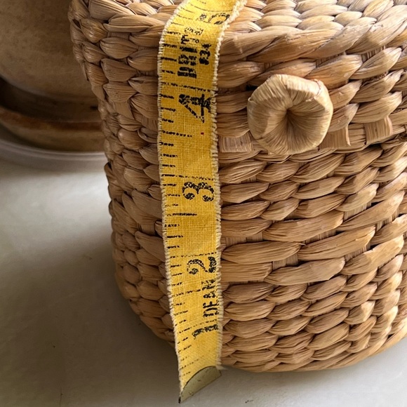 Boho vintage natural round rattan basket with lid - Picture 5 of 9